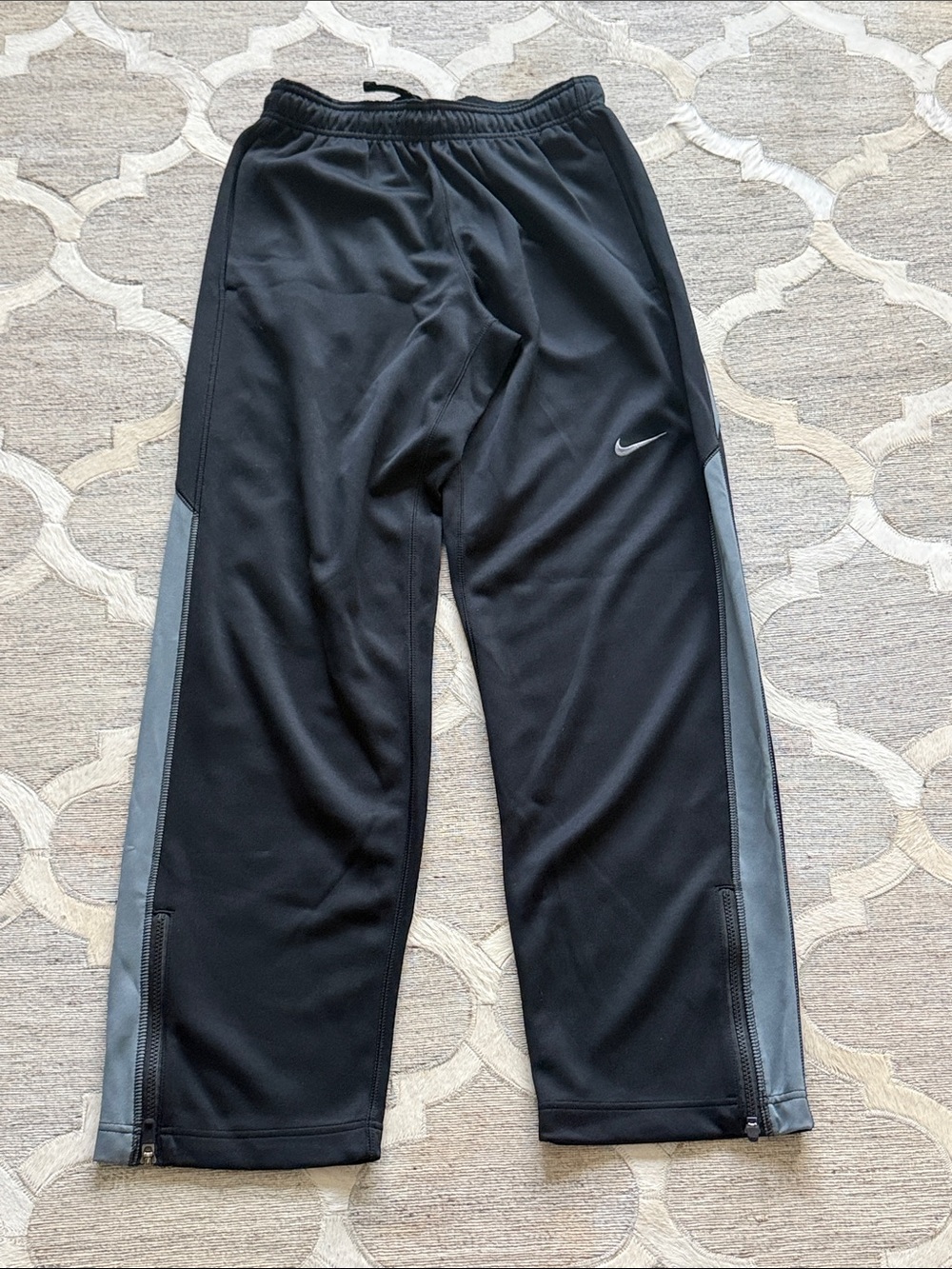Nike Men’s S Therma-fit black gray sweatpants